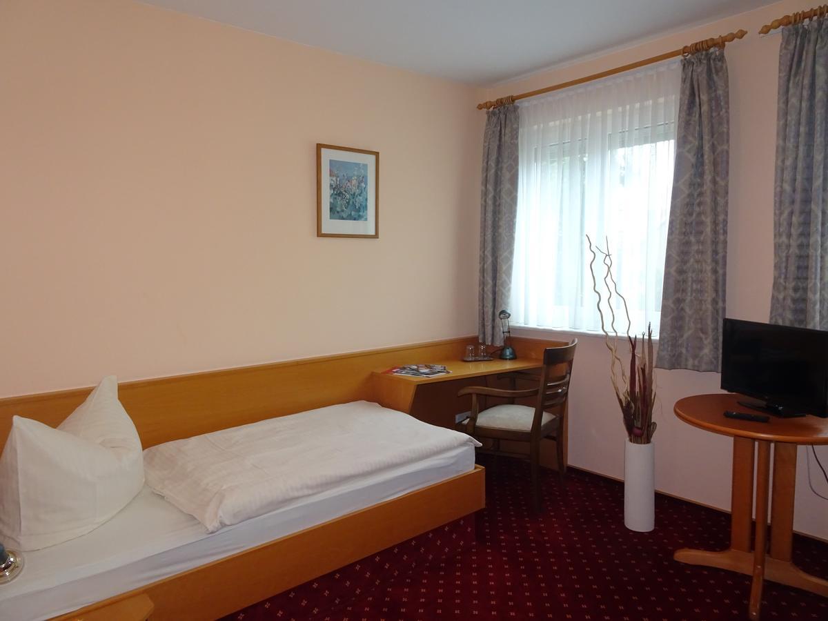 Hotel & Gasthof Zum Loewen Άιζεναχ Εξωτερικό φωτογραφία